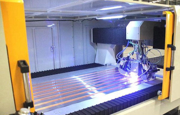 【华扬车间】平板太阳能集热器，采用全自动激光焊接工艺，达国内领先水平！